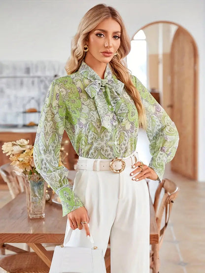 Chemisier pour femmes avec col à nœud et motif floral Chic und Stil