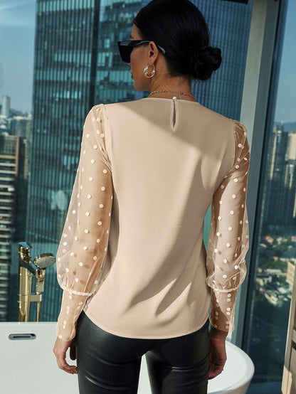 Chemisier dames avec des manches bouffantes transparentes et des pois Chic und Stil