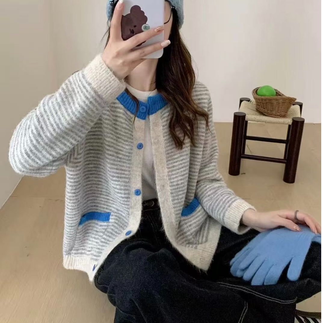 Cardigan décontracté pour femmes avec design rayé et poches modernes Chic und Stil