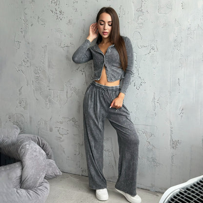 Chic and Style women's sports leisure set with short jacket and wide pants