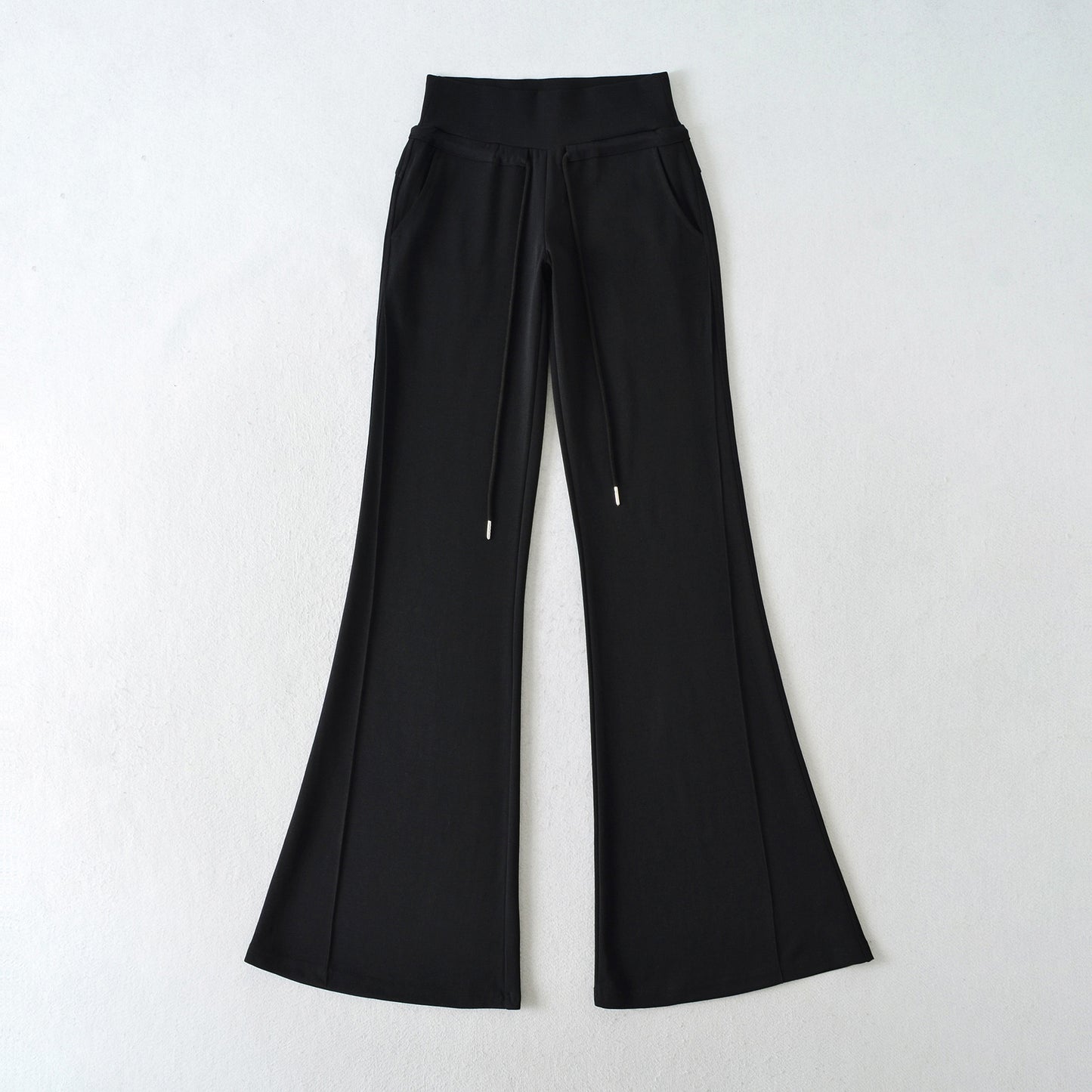 Women’s flared lounge pants with a high waist and practical side pockets Chic and Style