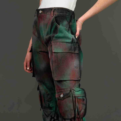 Cargo pants for women with sturdy side pockets and a modern color gradient Chic and Style
