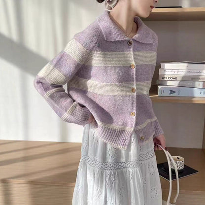 Dames Cardigan en tricot à la mode avec des rayures élégantes et des boutons en bois Chic und Stil