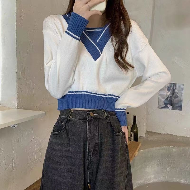 Pull féminin à la mode en V avec détails contrastés Chic & Stil