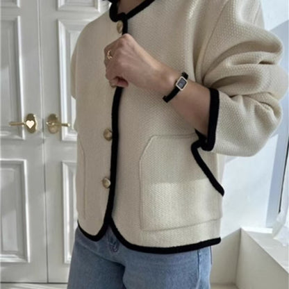 Cardigan pour femmes avec des boutons décoratifs et un col contrasté Chic und Stil