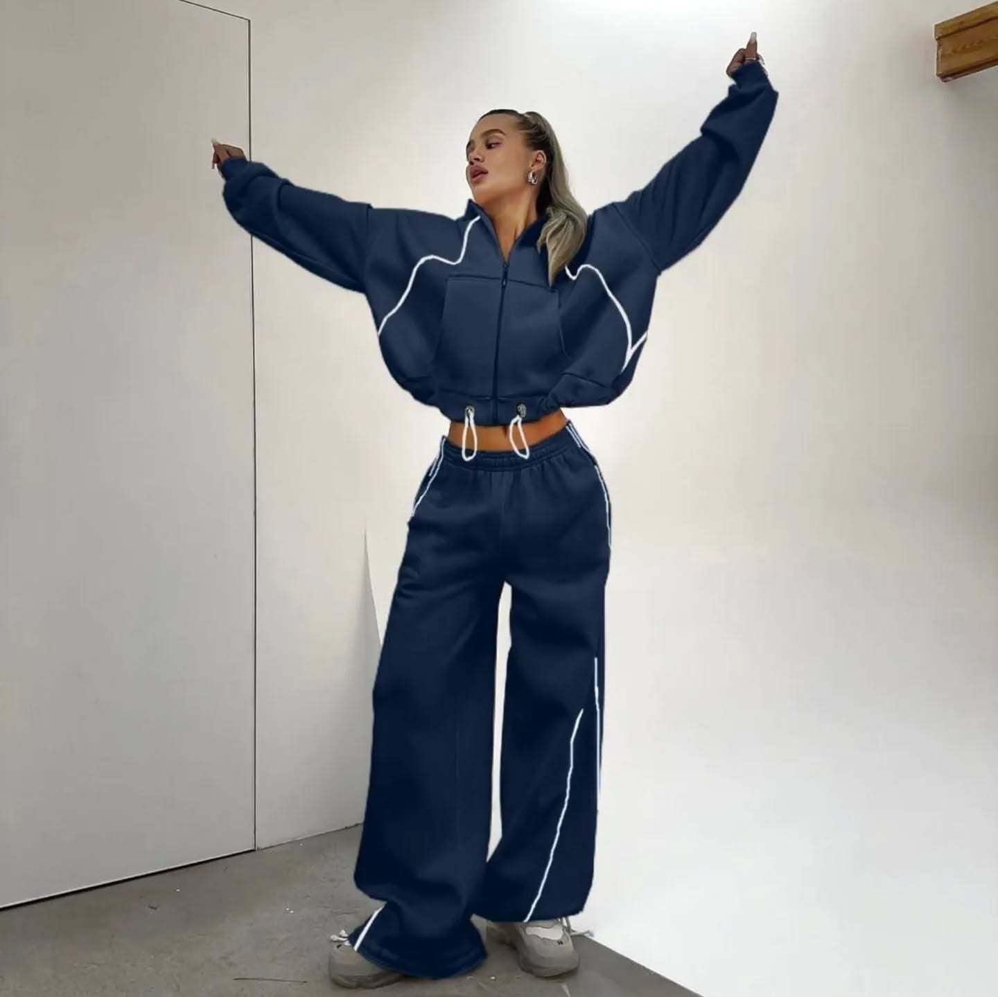 Oversized sports jacket set for women and wide jogger pants Chic und Stil