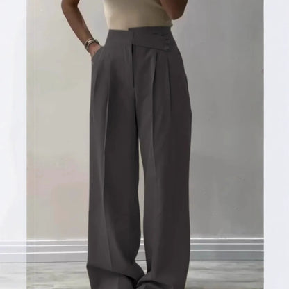 Women High-waisted palazzo pants with elegant pleats and button details Chic und Stil