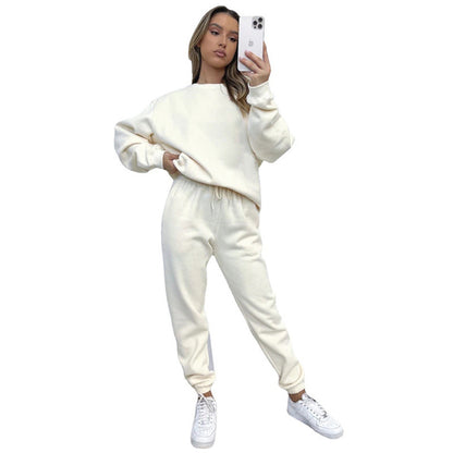 Women's comfortable sweatshirt and jogging pants set - Chic and stylish leisure set