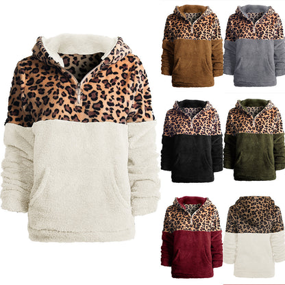 Pull à capuche confortable pour femmes avec un motif léopard excitant et poche kangourou Chic und Stil