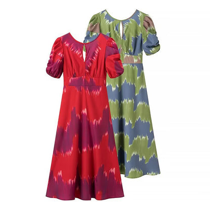 Robe d'été pour femmes avec un design brodé coloré et une coupe décontractée Chic und Stil