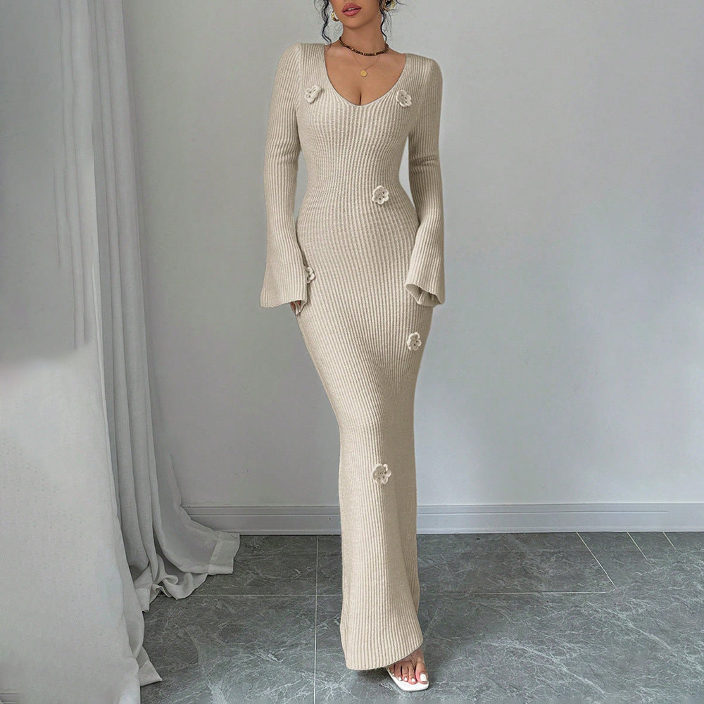Robe maxi pour femmes avec un élégant tricot en côtes et des applications florales à la mode Chic und Stil