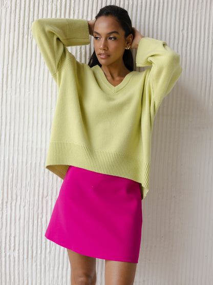 Pull en viscose pour femmes avec encolure en V profonde et larges bords Chic und Stil