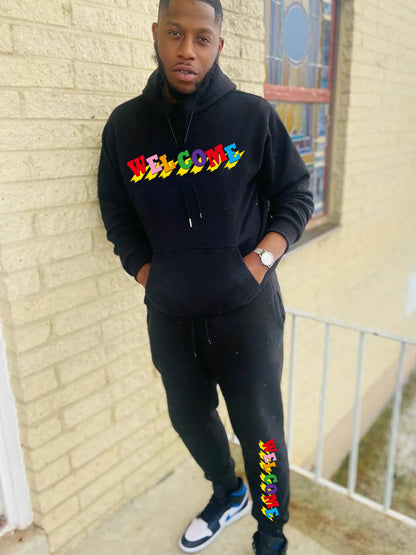 Men's hoodie and jogger pants set with vibrant inscription Chic und Stil