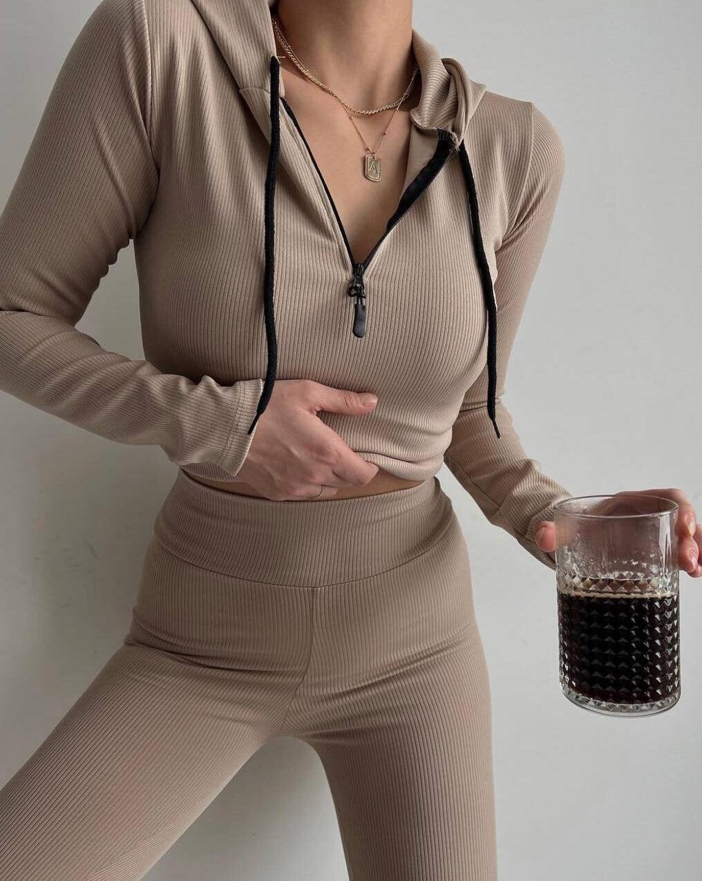 Body de sport féminin à manches longues avec fermeture éclair Chic und Stil