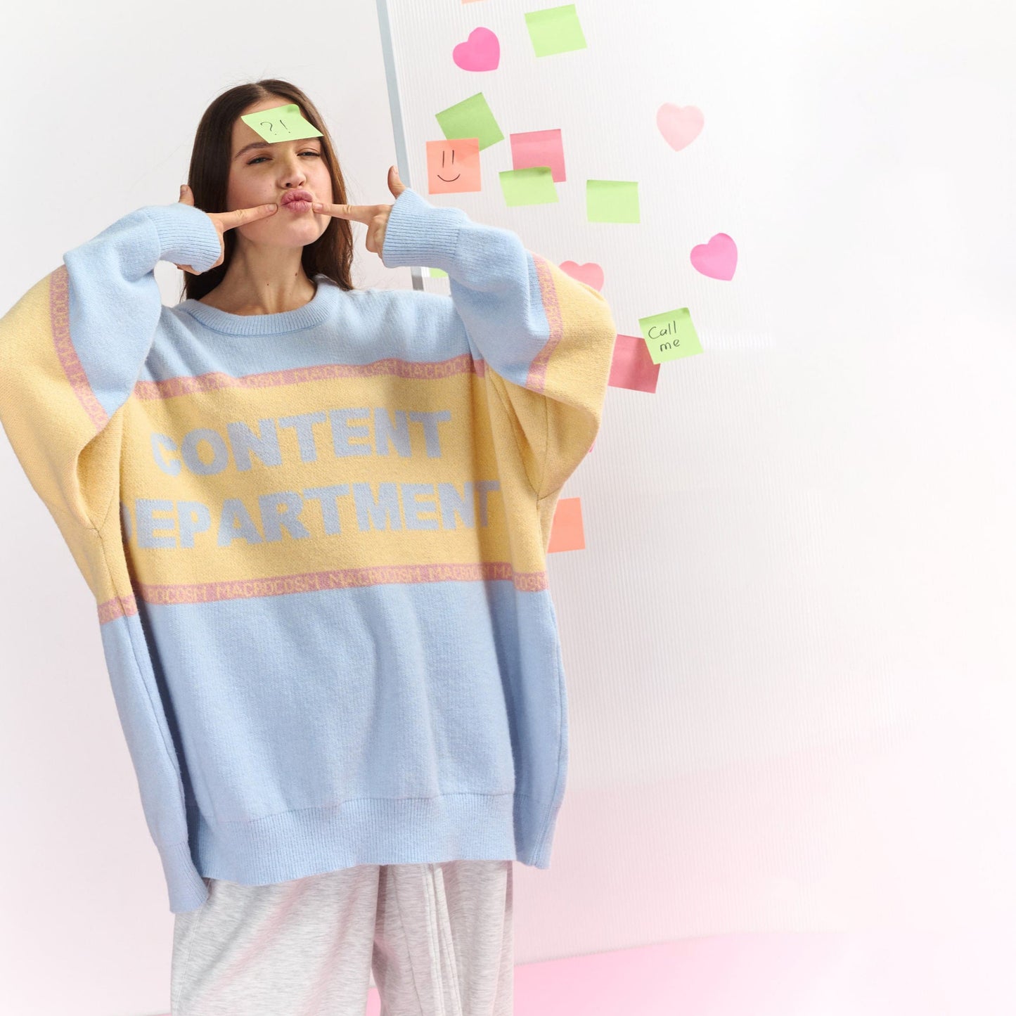 Dame Pull oversized avec inscription créative Chic und Stil