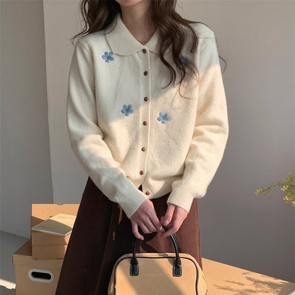 Dame cardigan avec des applications florales et un col classique Chic und Stil