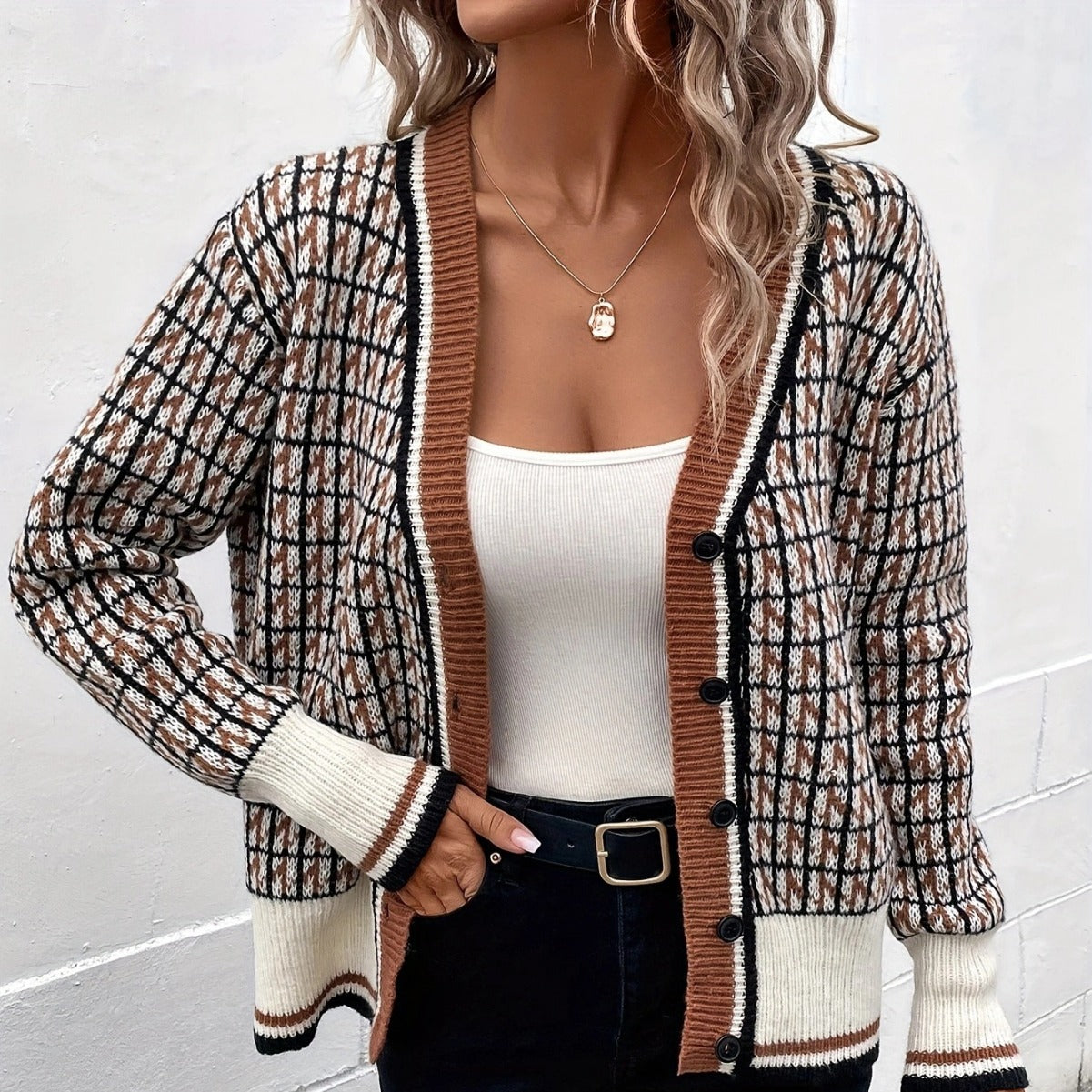 Dames cardigan à la mode avec décolleté en V et motif de mailles structuré Chic und Stil