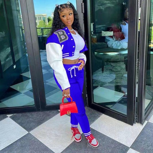 Sporty set for women consisting of a cropped jacket and jogging pants Chic und Stil