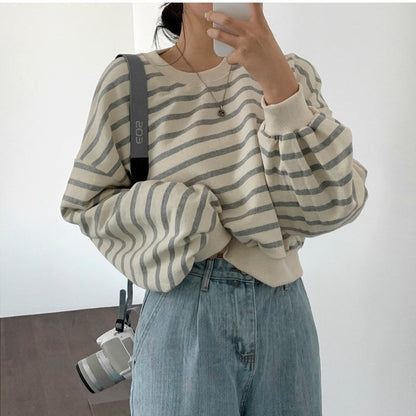 Sweatshirt décontracté rayé pour femmes avec manches bouffantes Chic & Stil