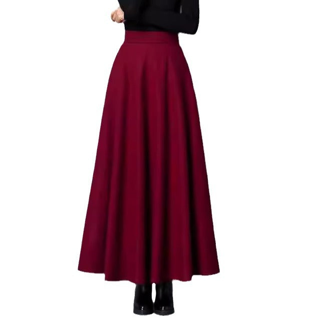 Elegant maxi skirt for ladies with flowing hem and practical pockets Chic und Stil