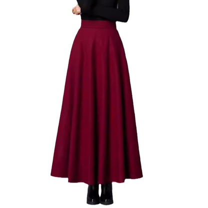 Elegant maxi skirt for ladies with flowing hem and practical pockets Chic und Stil
