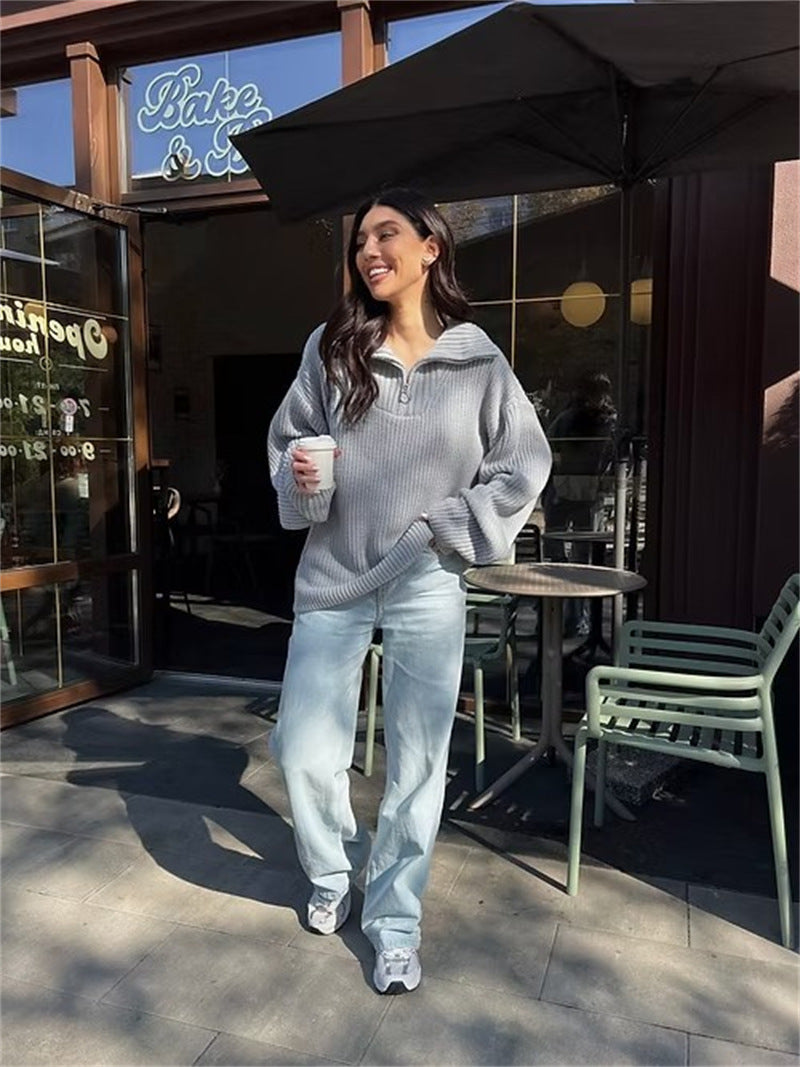 Comfortable knitted pullover for women with high collar and zip Chic und Stil