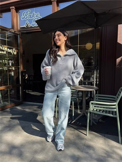 Comfortable knitted pullover for women with high collar and zip Chic und Stil