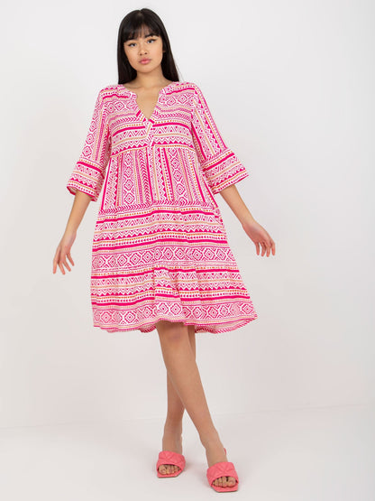 Robe chemise pour femmes avec des manches volumineuses à volant et un motif floral espiègle Chic und Stil