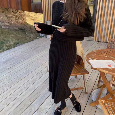 Robe en tricot pour dames avec décolleté asymétrique et fine structure côtelée Chic und Stil