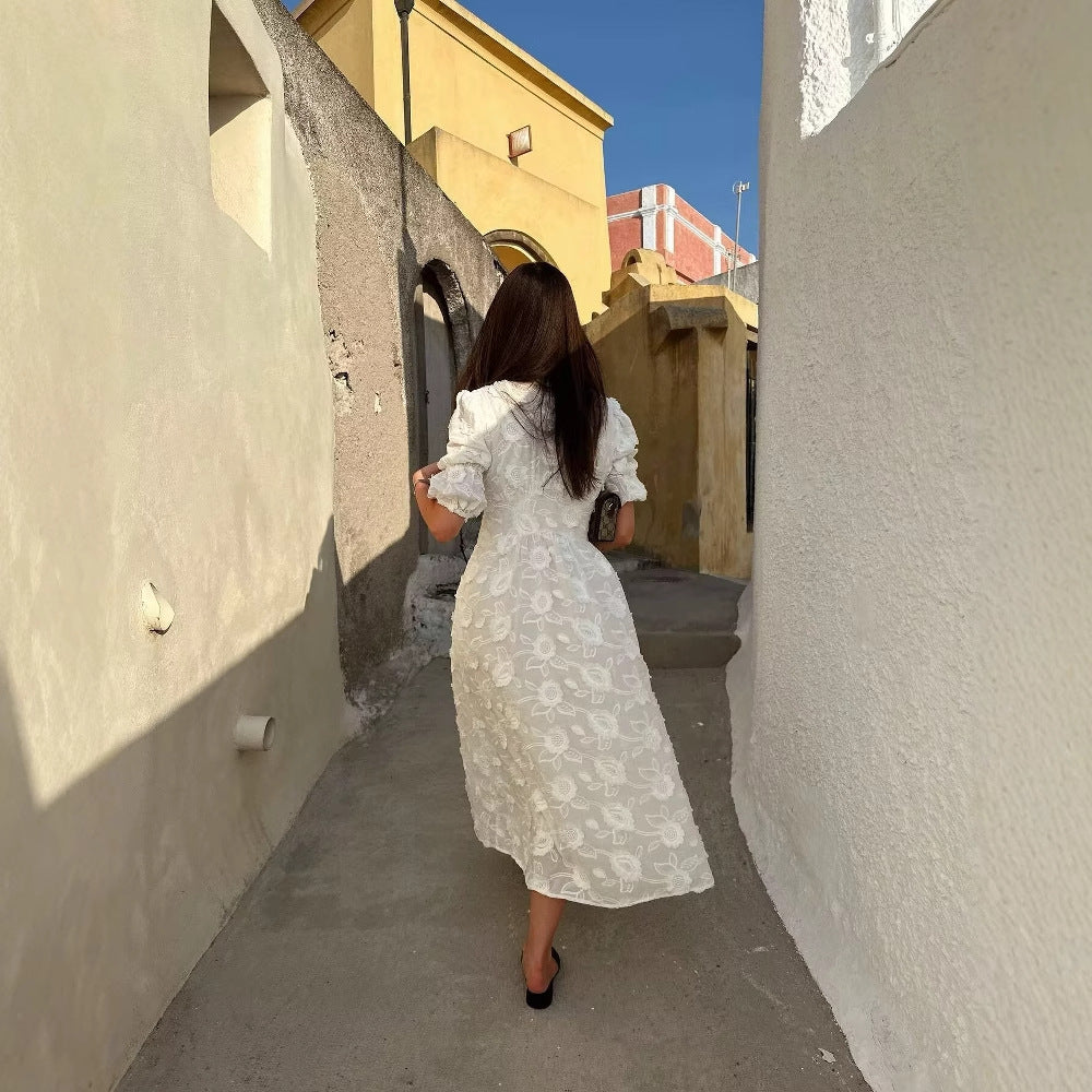 Robe maxi femme avec design de broderie florale et élégantes manches bouffantes Chic und Stil