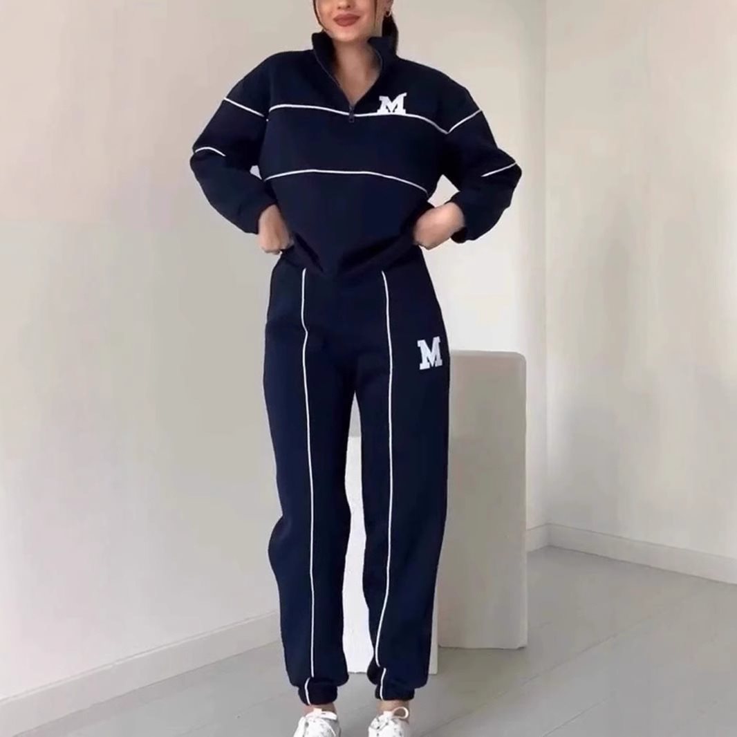 Costume de lounge sportif pour femmes avec col haut et taille élastique Chic und Stil