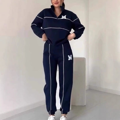 Costume de lounge sportif pour femmes avec col haut et taille élastique Chic und Stil