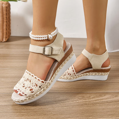 Sandales compensées à brides en crochet Chic und Stil pour femmes