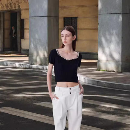 Dames Haut de crop à la mode avec un élégant col rond et des détails de boutons décoratifs Chic und Stil