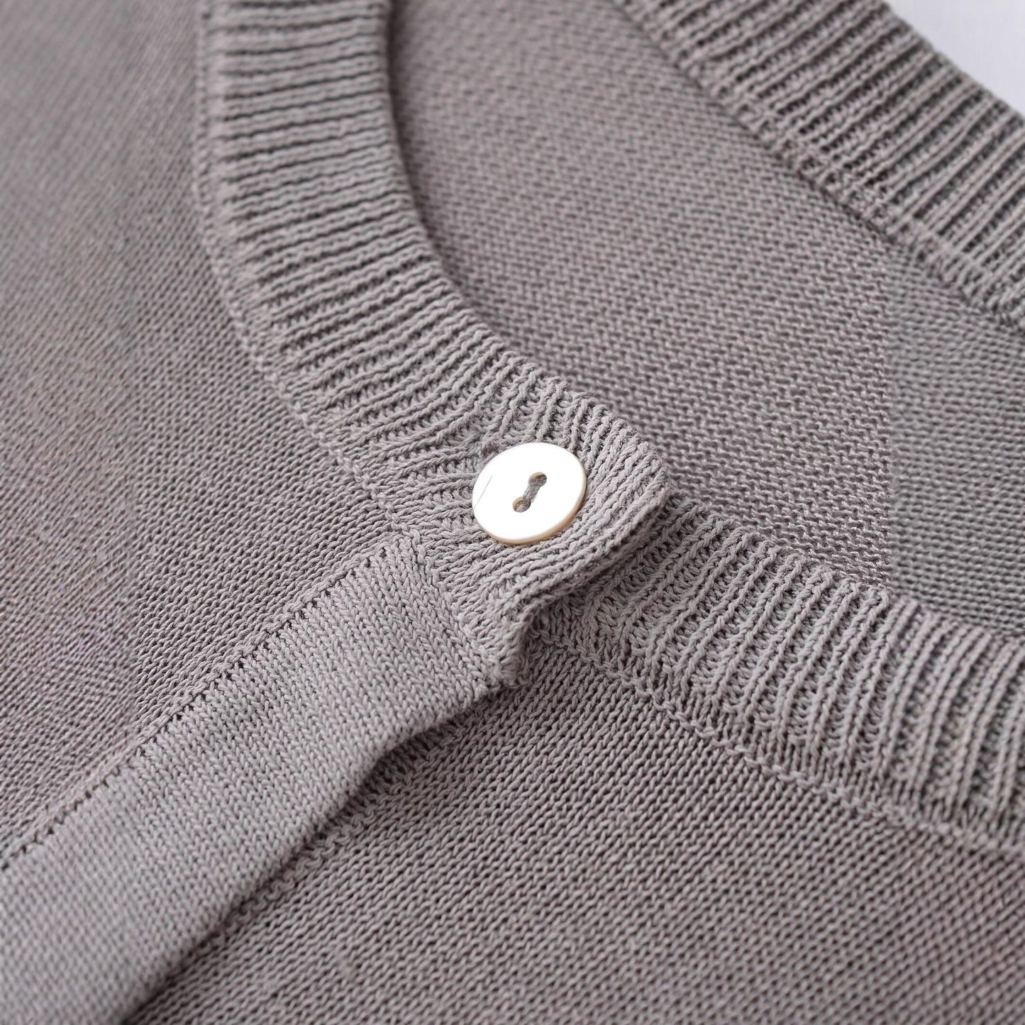 Dames Élégant gilet avec fine patte de boutonnage et encolure ronde Chic und Stil