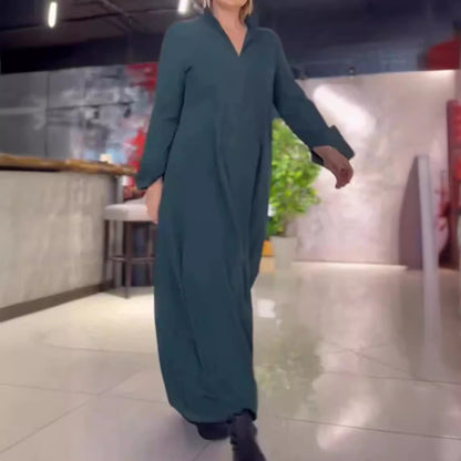 Dame Élégante robe chemise longue avec poches latérales pratiques et col Chic und Stil