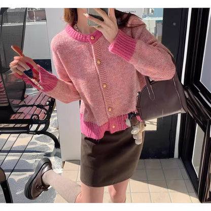 Cardigan tricoté pour dames avec des boutons décoratifs en perles Chic und Stil