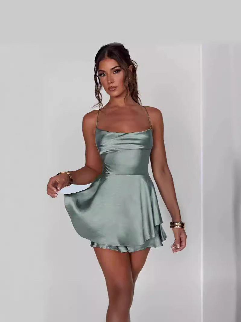 Robe de cocktail séduisante pour femmes avec jupe évasée et délicates bretelles spaghetti Chic und Stil