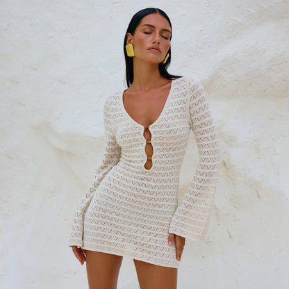 Robe mini ajustée pour femmes avec décolleté plongeant et manches évasées Chic und Stil