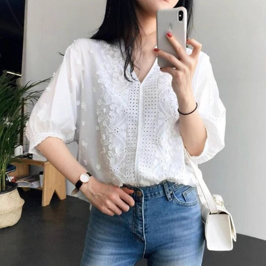 Chemisier femme avec détail brodé et ligne de boutons Chic und Stil