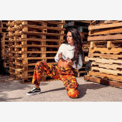 Men's cargo pants with modern camouflage design Chic und Stil