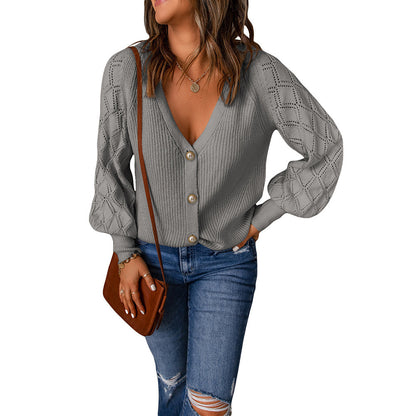 Dame cardigan avec motif de côtes romantique et détails de boutons élégants Chic und Stil