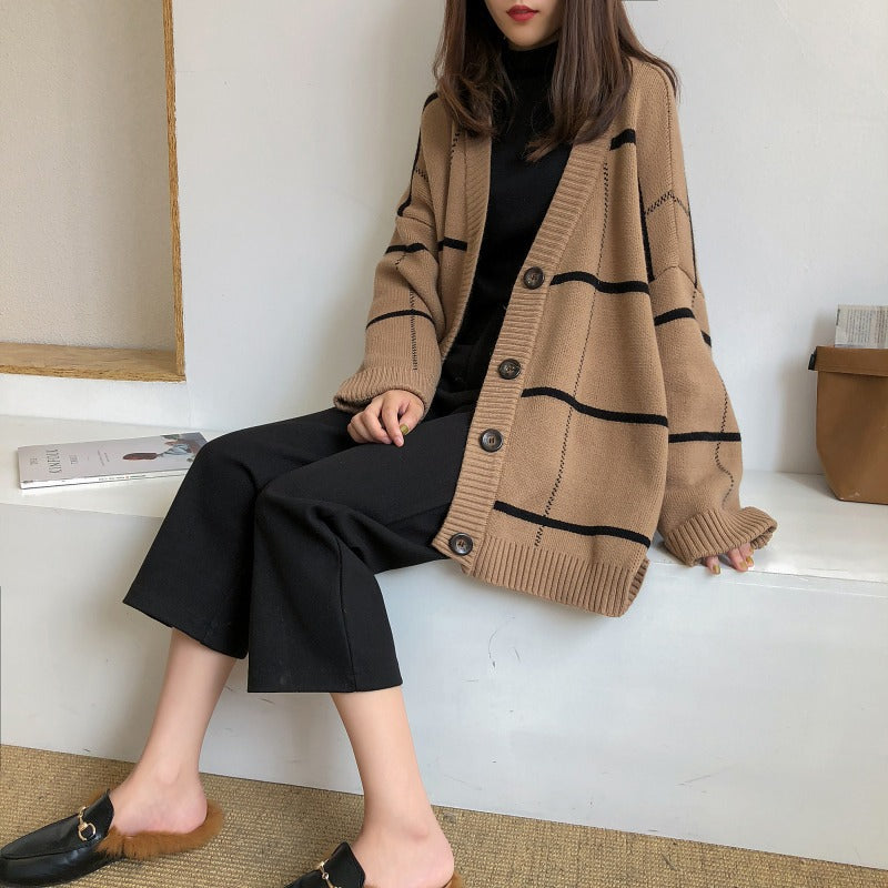 Dames gros tricot cardigan avec un motif à carreaux à la mode et des poches pratiques Chic und Stil