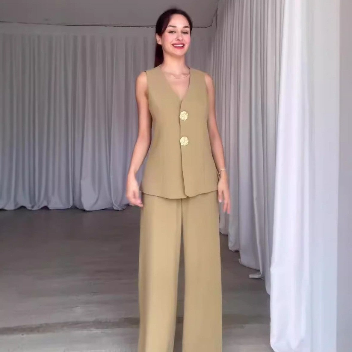 Dames ensemble élégant composé d'un haut sans manches et de pantalons palazzo Chic und Stil