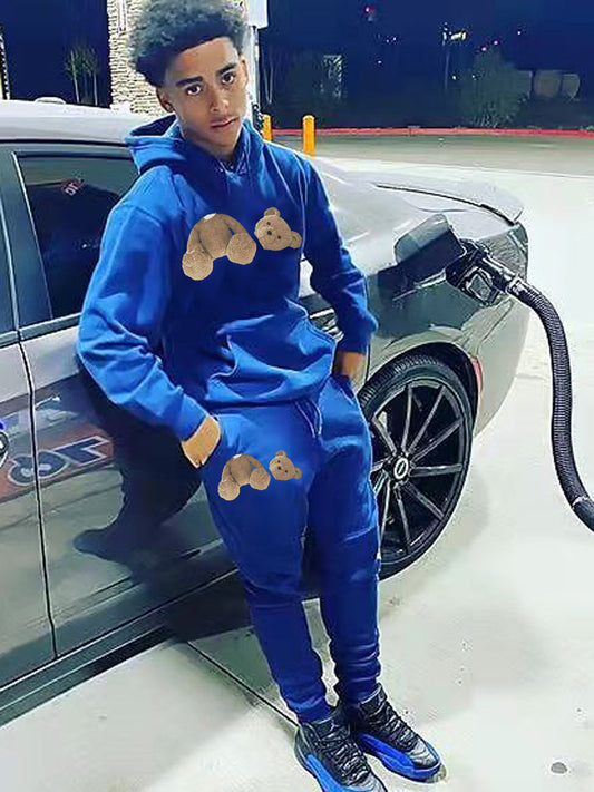 Women's sweatshirt and jogger pants set with a cute bear design Chic und Stil