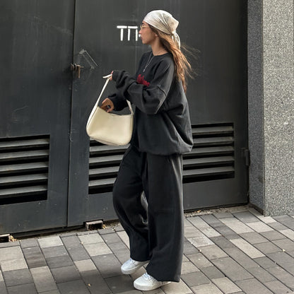 Casual lounge set for women with oversized sweatshirt and wide pants Chic and Style