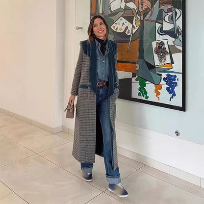 Elegant long jacket for women with a fine check pattern and a fluffy collar Chic and Style