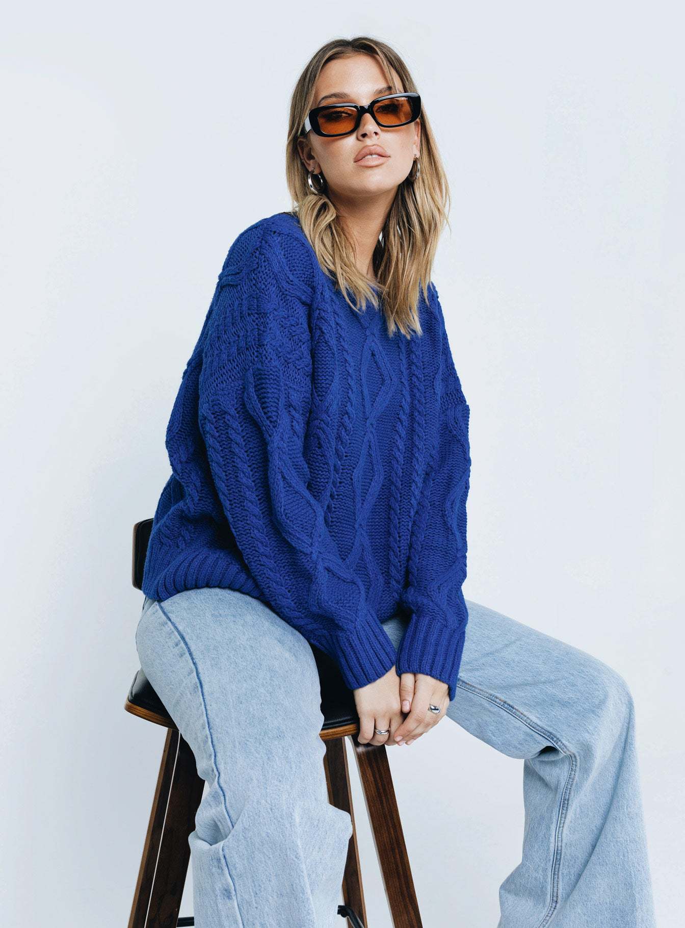 Pull femme en grosse maille avec des manches volumineuses et un motif torsadé classique Chic und Stil