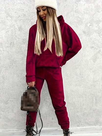 Women's sporty lounge set with hoodie and pants Chic und Stil
