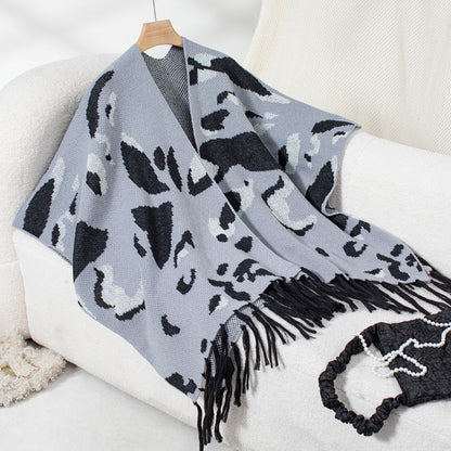 Women's soft scarf with fringe design Chic and Style